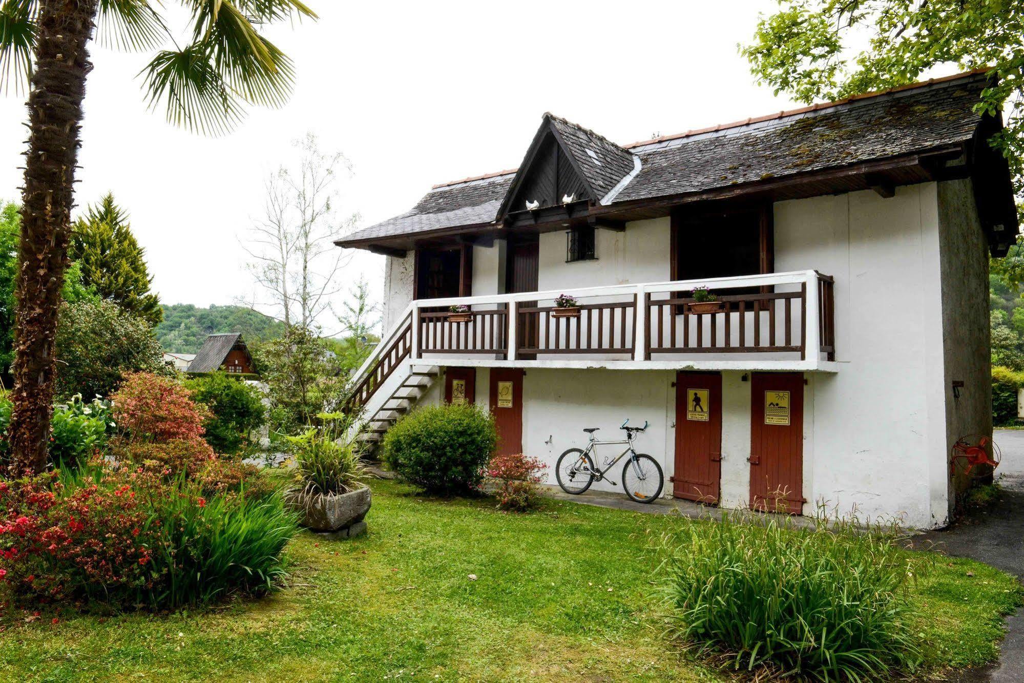 Logis Le Vieux Logis Hotel Lestelle-Bétharram Exterior foto